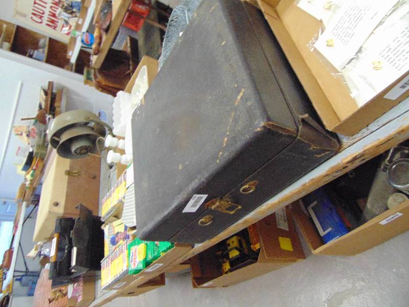 lot 2030 image: Antique Tabletop Victrola Record Player