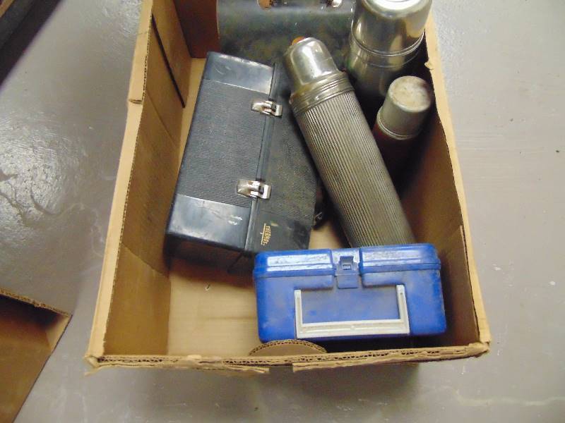 lot 2032 image: 3 Lunchboxes & 3 Thermoss
