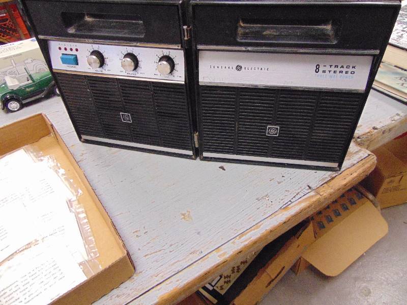 lot 2033 image: GE 8 track Stereo System