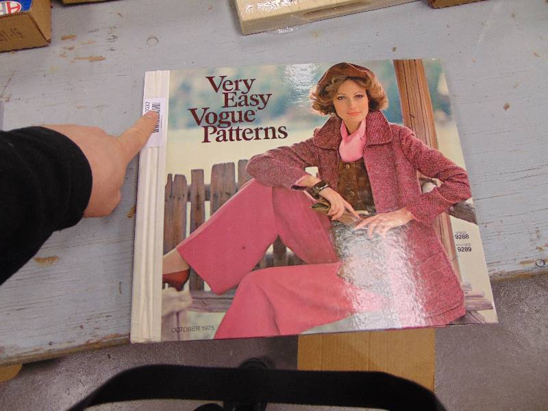 lot 2037 image: 1975 Vogue Pattern Book