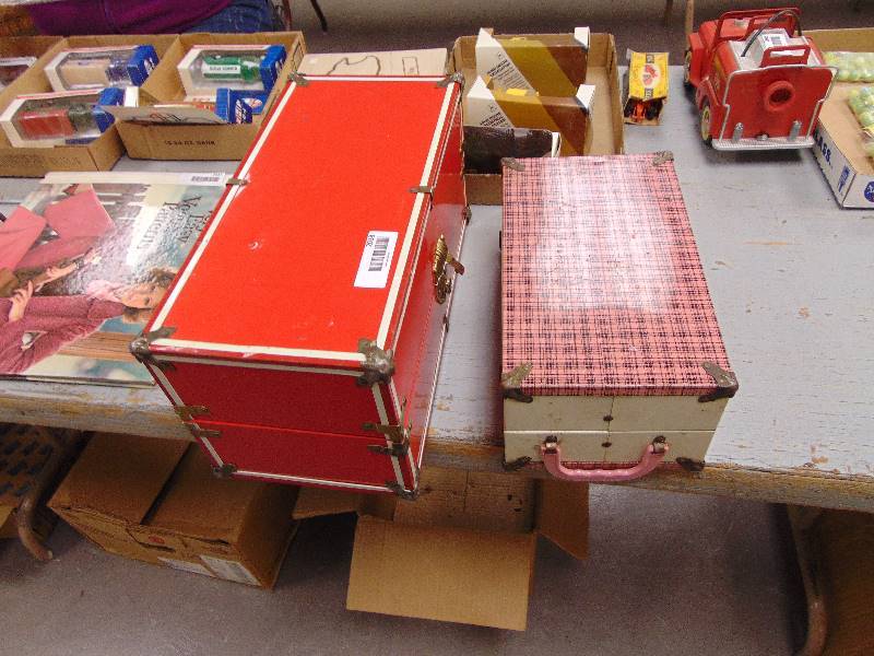 lot 2038 image: Vintage Doll Cases & Contents