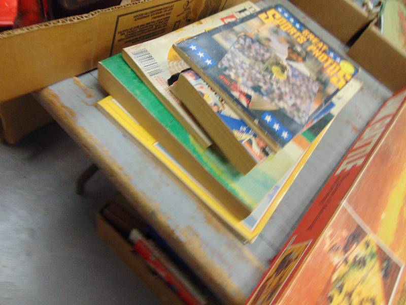 lot 2044 image: Asstd Baseball Publications