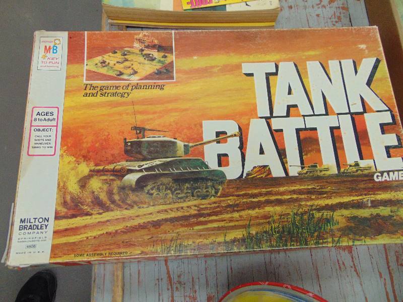 lot 2045 image: Tank Battle Game