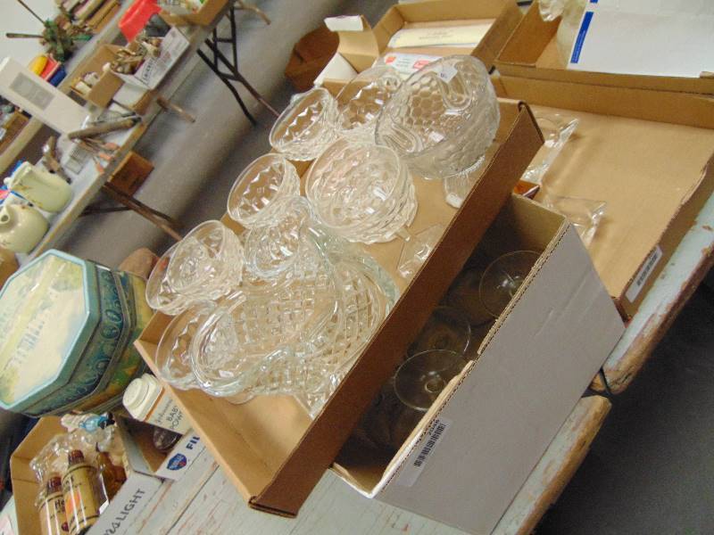 lot 2048 image: Asstd Clear Glassware