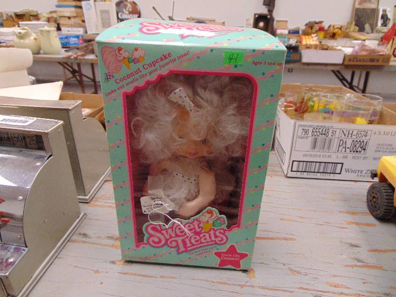 lot 2055 image: Sweet Treats Doll - NIB