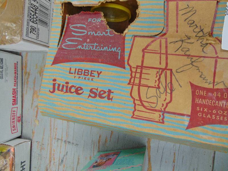 lot 2056 image: Vintage Libbys 7 pc. Juice set - NIB