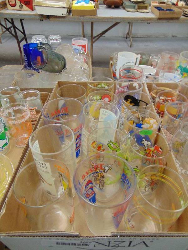 lot 2059 image: Asstd Glasses