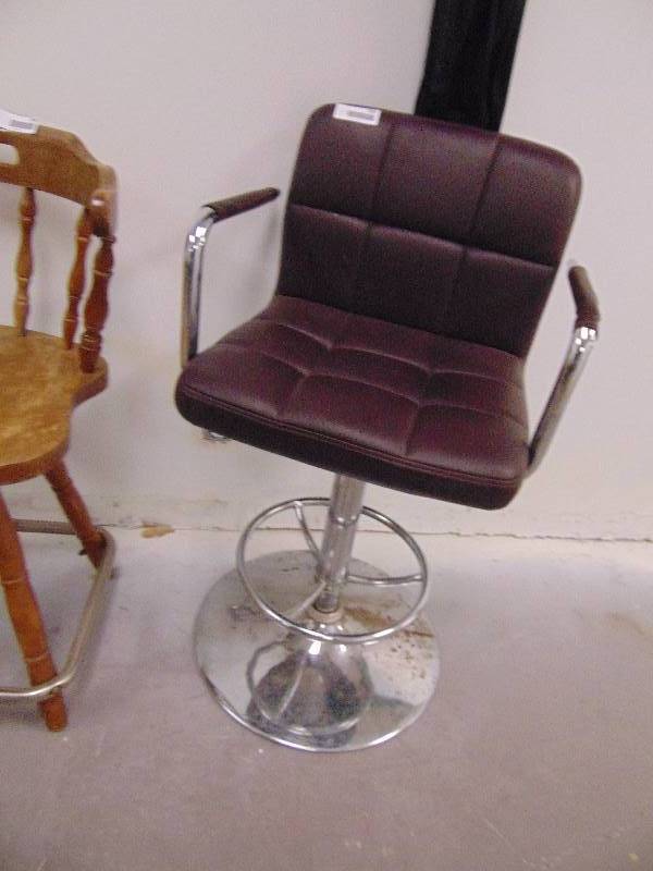 lot 2067 image: Upholstered Bar Stool