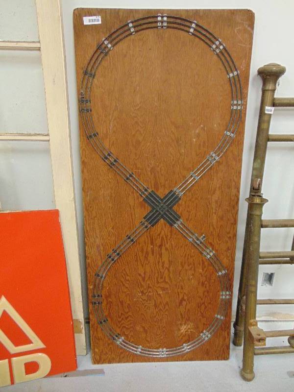 lot 2073 image: Lionel Train Track