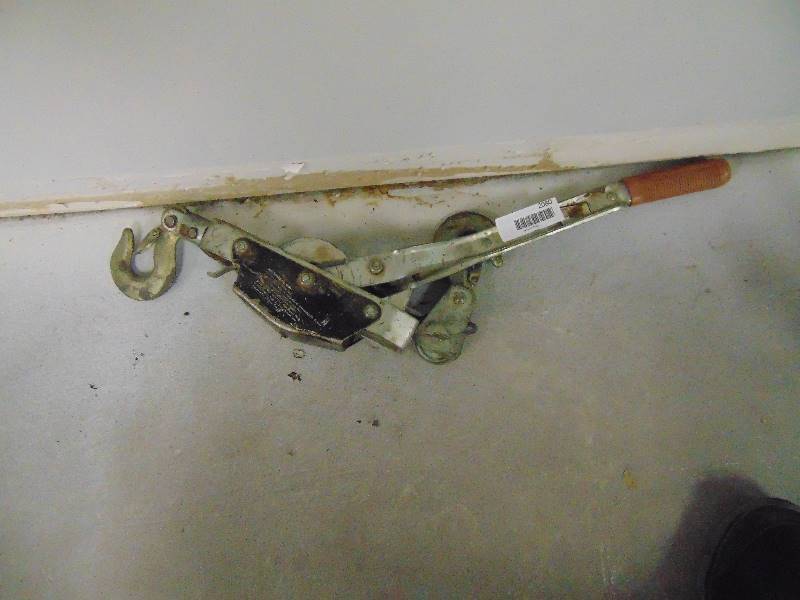 lot 2080 image: Come-A-Long