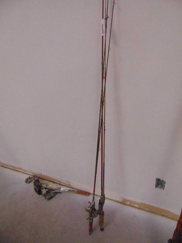 lot 2081 image: Lot of Fishing Poles