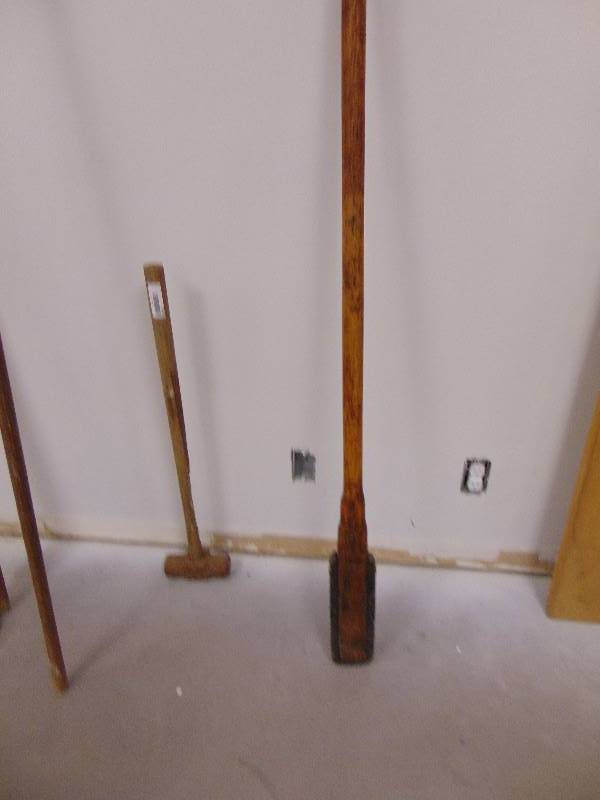 lot 2085 image: Vintage Post Tamper