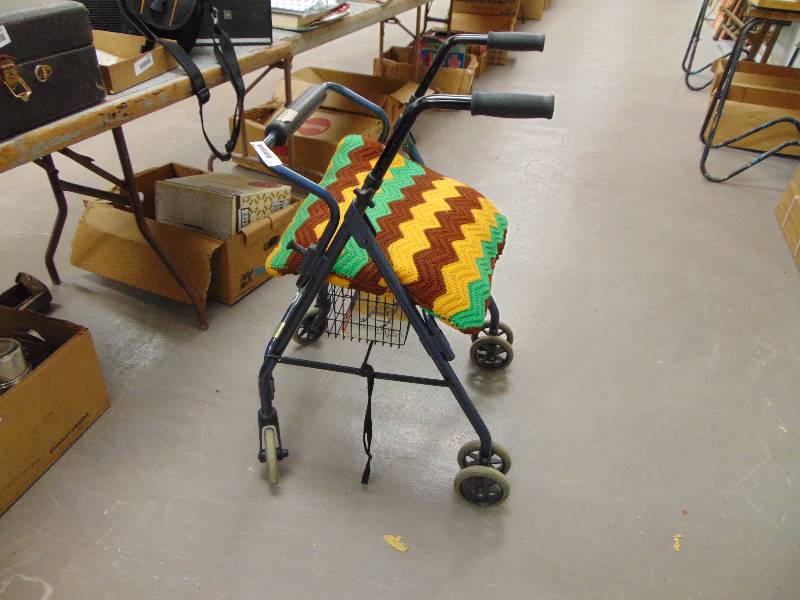 lot 2088 image: Rolator wseat