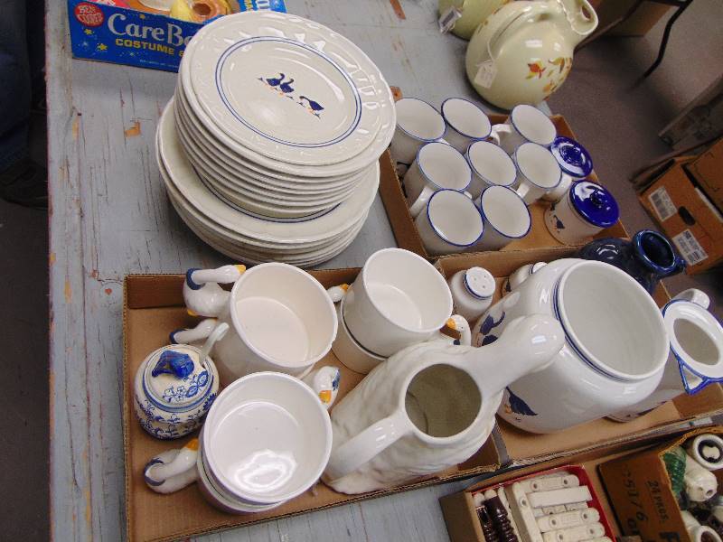 lot 1931 image: Large lot of Duck Dishes