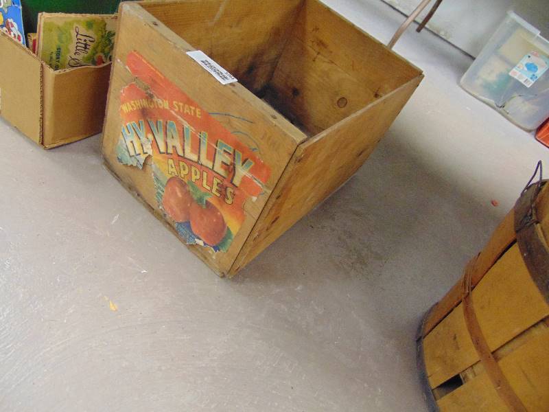 lot 1961 image: Vintage Apple Crate