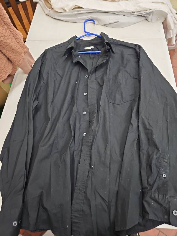 lot 63386 image: Merona XXL button-up Shirt - Black