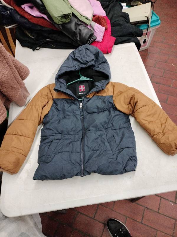 lot 63441 image: Swiss Tech boys winter puffer jacket - XS