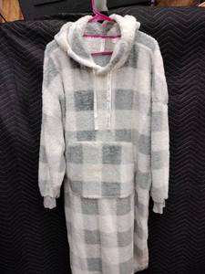 lot 33951 image: Joyspun Womens Oversized Hooded Plush Lounger - XL
