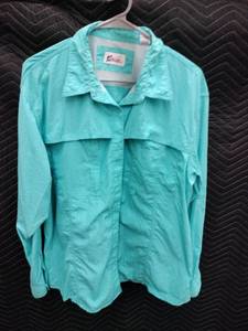 lot 33965 image: turquoise-blue World Wide Sportsman long-sleeve performance fishing and outdoor utility button-down shirt - TTG