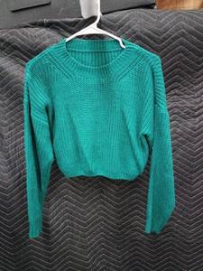 lot 33970 image: Teal knit crewneck cropped pullover sweater