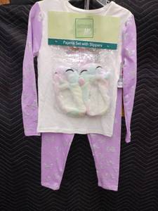 lot 33991 image: Extremely Me Unicorn Pajama Set with Slippers - 5