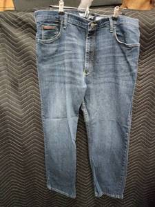 lot 63477 image: Genuine Wrangler mens Advanced Comfort blue denim relaxed fit jeans - 38x30