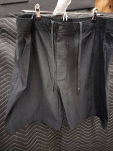 lot 63478 image: Stylus dark charcoal grey, relaxed-fit, pleated mens shorts - XXL