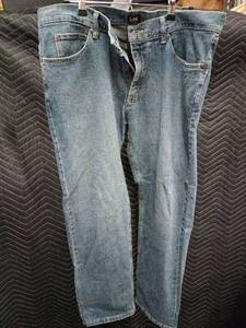 lot 63481 image: medium-blue wash Lee Modern Series L342 Straight Fit Jeans - 38x30