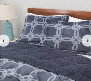 lot 3044 image: Berkshire Velvetsoft & Sherpa Comforter & Sham Set- King, Blue