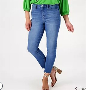 lot 3115 image: Laurie Felt Daisy Denim Crop Easy Skinny Jeans 26W petite