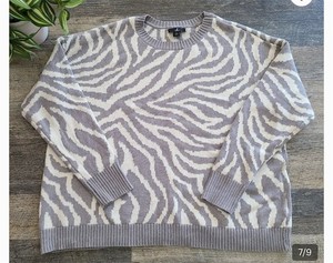 lot 3122 image: J Jason Wu Jacquard Cotton Blend Knit Crew Neck Sweater Size XL