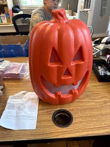 lot 3202 image: 16 inch plastic pumpkin