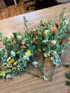 lot 3235 image: Eight floral pics each marked $7