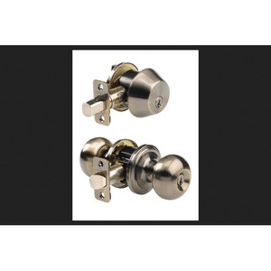 lot 20192 image: Ace Colonial Knob and Deadbolt Set Antique Brass 3905VB