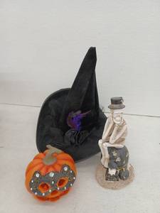 lot 20465 image: Halloween Decorative Set with Witch Hat, Skeleton & Pumpkin