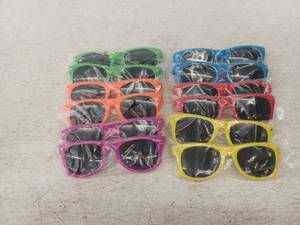 lot 20548 image: Assorted Colored Frame Sunglasses Bulk Lot