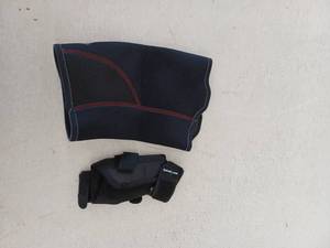 lot 20594 image: Mueller Large Knee Support Brace & Thumb Stabilizer Set