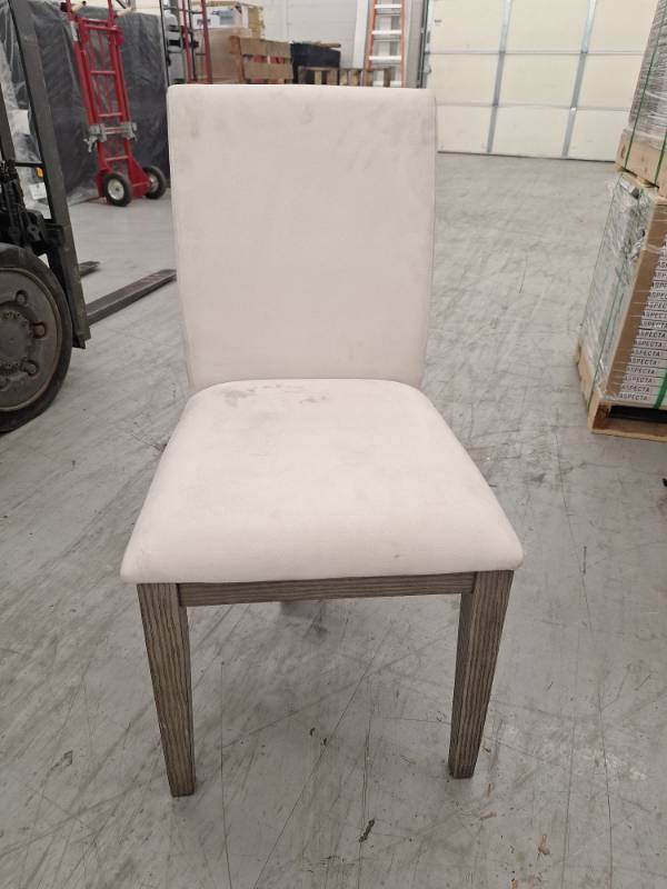 lot 20150 image: Benchcraft Upholstered Dining Side Chair D97001  Retail $100.99