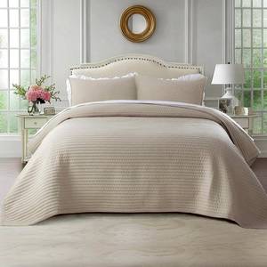 lot 111748 image: KASENTEX King XLCal King Quilt Set 108x98, Soft Washed 3-Layer Lightweight