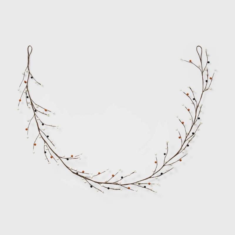 lot 2060 image: Halloween Harvest Cream Berry Garland - Hyde & EEK Boutique - Retail $15