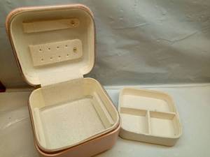 lot 2041 image: Rose Gold Jewelry Box Travel Case with Compartments - Retail $15
