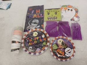 lot 19618 image: Halloween Party Supplies Bundle, Plates, Cups, Napkins, Silverware and Banner