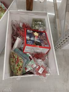 lot 19690 image: Christmas Holiday Miscellaneous Lot