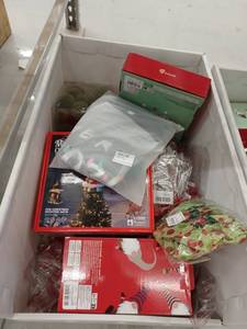 lot 19695 image: Miscellaneous Holiday Decor Lot