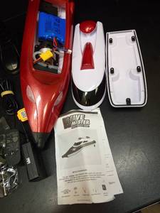 lot 1042 image: Wave Master High Speed RC Boat - Retail $0