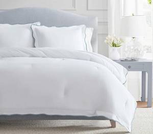lot 38796 image: Martha Stewart - Queen Duvet Cover Set, Crisp & Smooth Bedding with a Cotton Percale Lightweight Feel, Reversible 3 Piece Bed Set with Matching Pillowcases (Simple Scallop Blue) - Retail $78