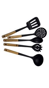 lot 5867 image: Kitchen utensils  - Retail $0