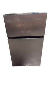 lot 5902 image: Vissan Top-Mount Refrigerator Freezer 2-Door used damaged and dirty but works - Retail $0