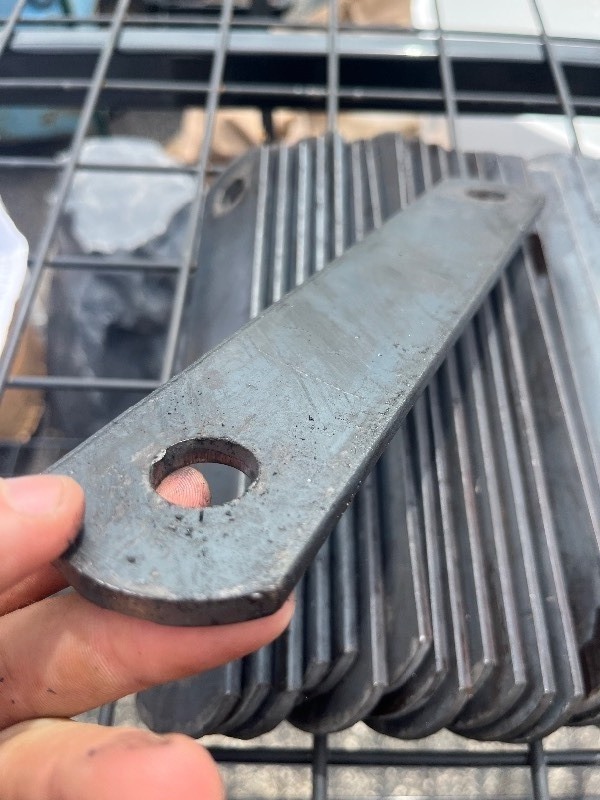 lot 171 image: Bundle of 20 Heavy Duty Steel Braces - 10 x 2  1 Holes