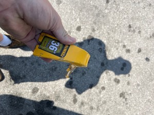 lot 34 image: 36 DEWALT PRYBAR
